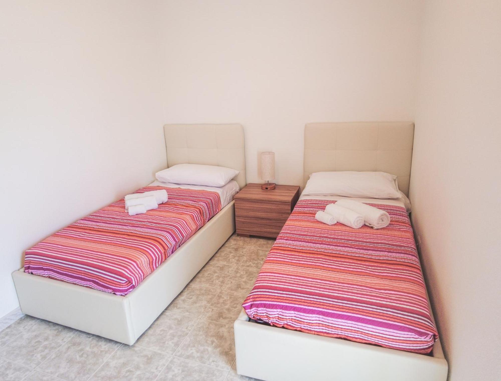 Budget Beds อาลเกโร ภายนอก รูปภาพ
